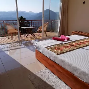 High View Проживание в семье Канди